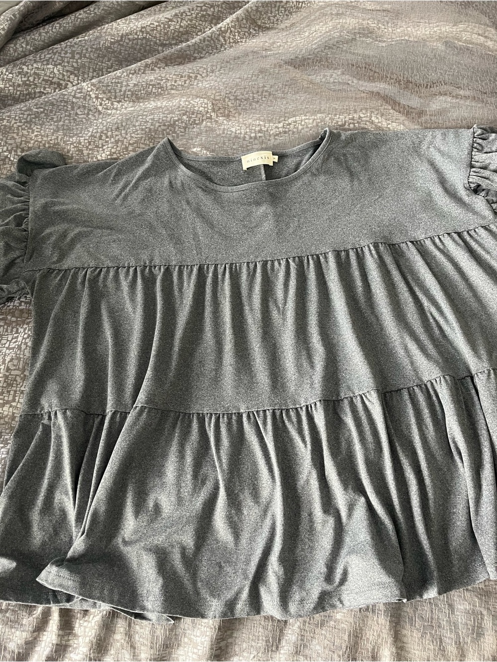 Ninexis Charcoal Gray Tiered Short Sleeve Tunic Top